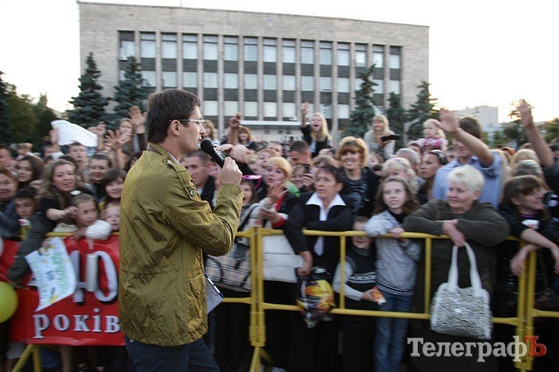 Победительница кременчугского «Караоке на майдане» собрала почти 1000 гривен (ФОТОРЕПОРТАЖ) Победительница кременчугского «Караоке на майдане» собрала почти 1000 гривен (ФОТОРЕПОРТАЖ)