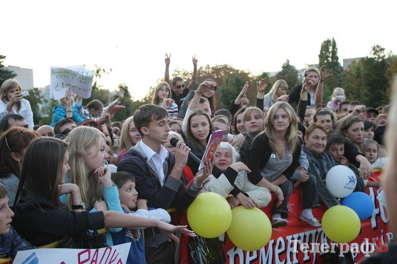 Победительница кременчугского «Караоке на майдане» собрала почти 1000 гривен (ФОТОРЕПОРТАЖ) Победительница кременчугского «Караоке на майдане» собрала почти 1000 гривен (ФОТОРЕПОРТАЖ)