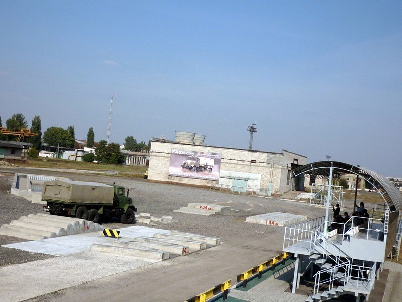 Иностранные дипломаты знакомились с «АвтоКрАЗом» Иностранные дипломаты знакомились с «АвтоКрАЗом»