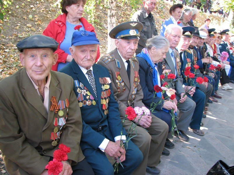 В Автозаводском районе прошел митинг и праздничный парад В Автозаводском районе прошел митинг и праздничный парад