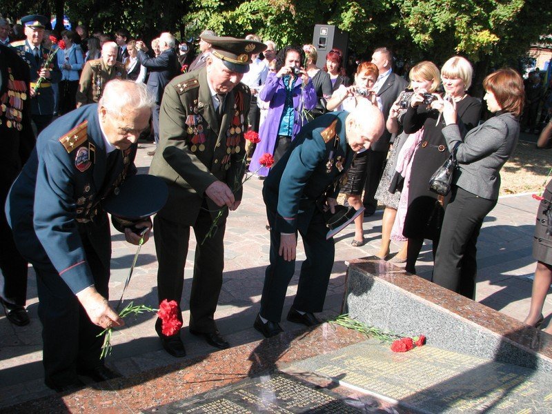 В Автозаводском районе прошел митинг и праздничный парад В Автозаводском районе прошел митинг и праздничный парад