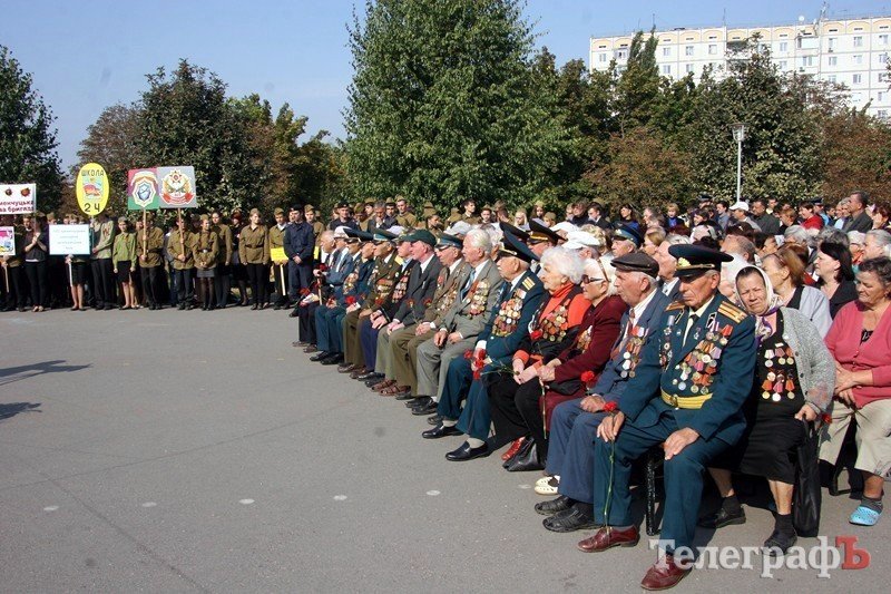 В парке Мира на кургане славы насыпали землю из семи российских городов (ФОТО) В парке Мира на кургане славы насыпали землю из семи российских городов (ФОТО)