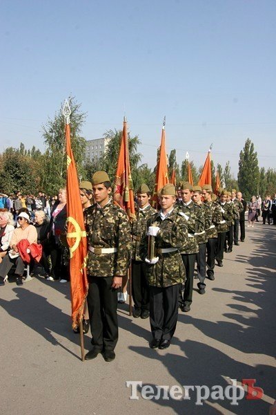 В парке Мира на кургане славы насыпали землю из семи российских городов (ФОТО) В парке Мира на кургане славы насыпали землю из семи российских городов (ФОТО)