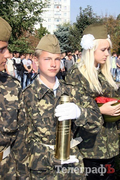 В парке Мира на кургане славы насыпали землю из семи российских городов (ФОТО) В парке Мира на кургане славы насыпали землю из семи российских городов (ФОТО)