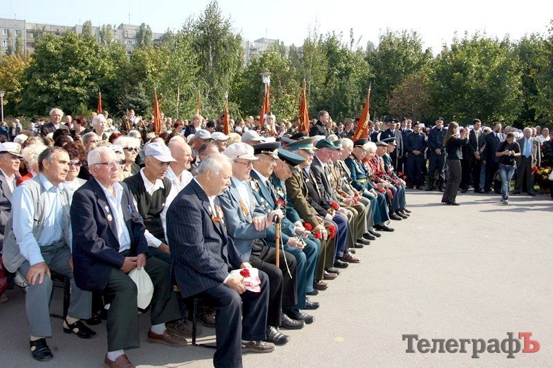 В парке Мира на кургане славы насыпали землю из семи российских городов (ФОТО) В парке Мира на кургане славы насыпали землю из семи российских городов (ФОТО)