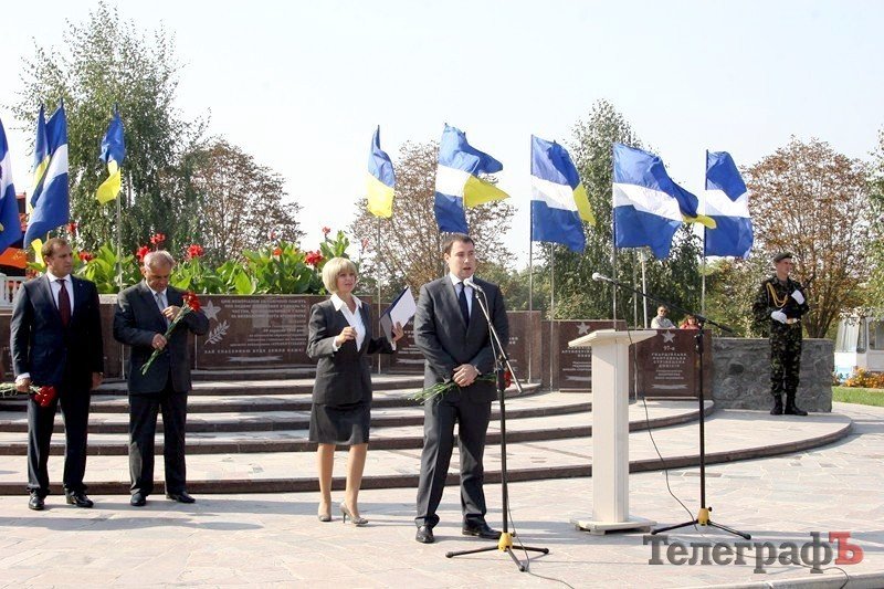 В парке Мира на кургане славы насыпали землю из семи российских городов (ФОТО) В парке Мира на кургане славы насыпали землю из семи российских городов (ФОТО)