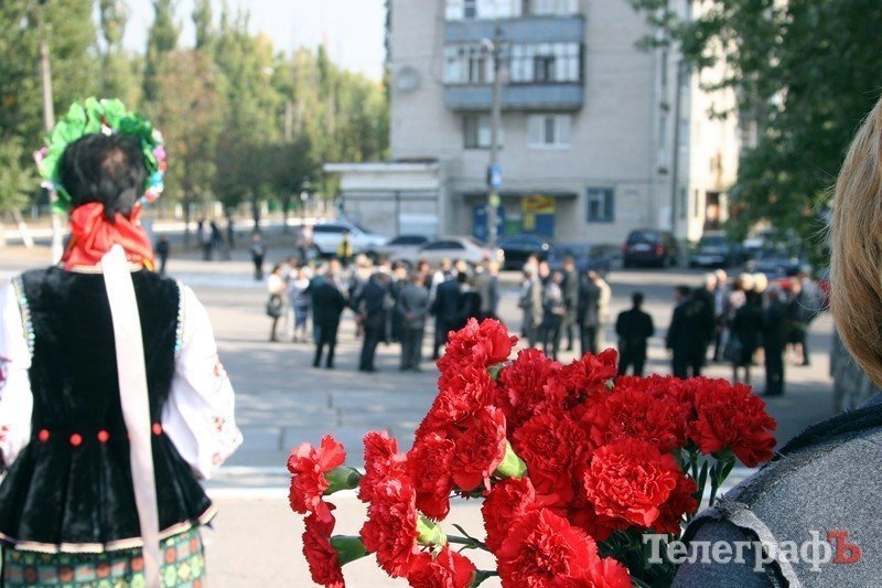 В парке Мира на кургане славы насыпали землю из семи российских городов (ФОТО) В парке Мира на кургане славы насыпали землю из семи российских городов (ФОТО)