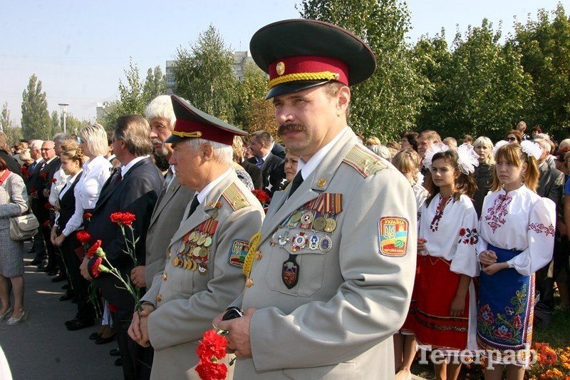 В парке Мира на кургане славы насыпали землю из семи российских городов (ФОТО) В парке Мира на кургане славы насыпали землю из семи российских городов (ФОТО)