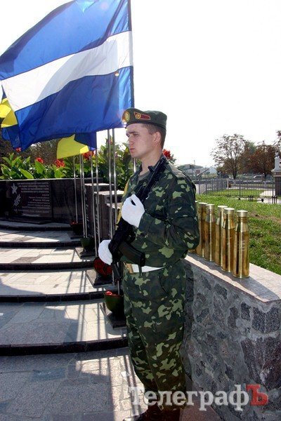 В парке Мира на кургане славы насыпали землю из семи российских городов (ФОТО) В парке Мира на кургане славы насыпали землю из семи российских городов (ФОТО)