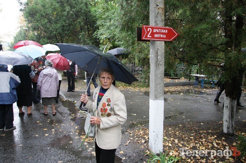 В Кременчуге перезахоронили останки Советских воинов (ФОТО) В Кременчуге перезахоронили останки Советских воинов (ФОТО)