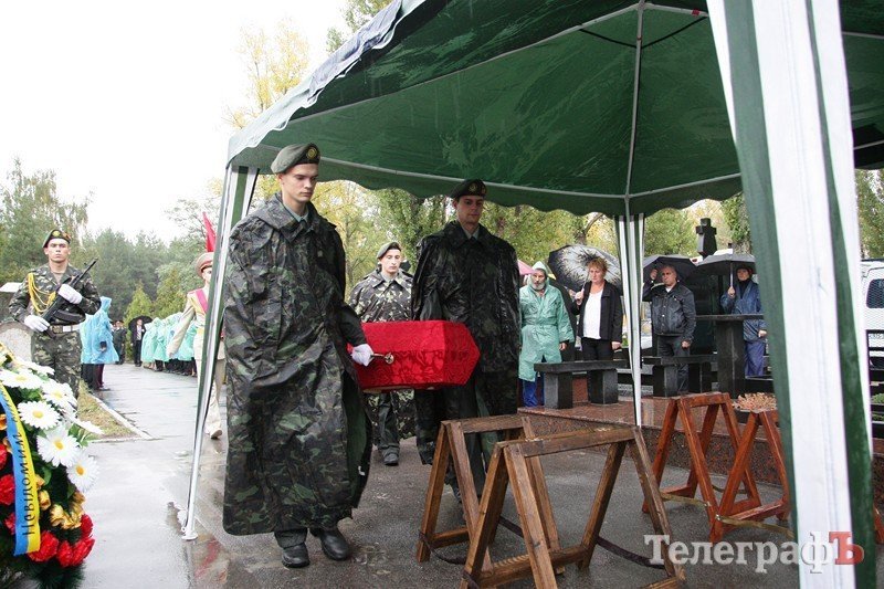 В Кременчуге перезахоронили останки Советских воинов (ФОТО) В Кременчуге перезахоронили останки Советских воинов (ФОТО)