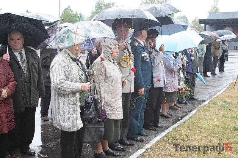 В Кременчуге перезахоронили останки Советских воинов (ФОТО) В Кременчуге перезахоронили останки Советских воинов (ФОТО)