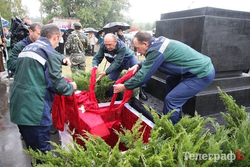 В Кременчуге перезахоронили останки Советских воинов (ФОТО) В Кременчуге перезахоронили останки Советских воинов (ФОТО)