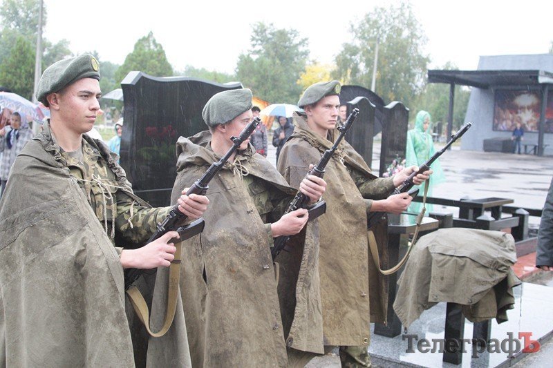 В Кременчуге перезахоронили останки Советских воинов (ФОТО) В Кременчуге перезахоронили останки Советских воинов (ФОТО)