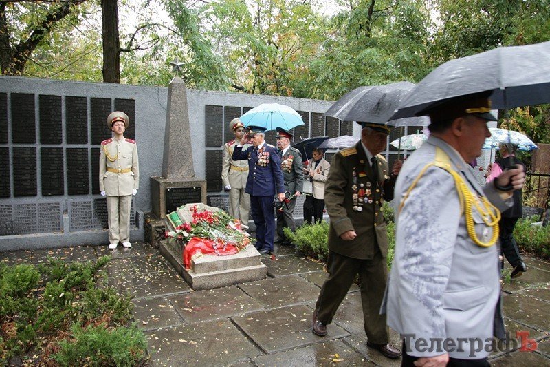 В Кременчуге перезахоронили останки Советских воинов (ФОТО) В Кременчуге перезахоронили останки Советских воинов (ФОТО)