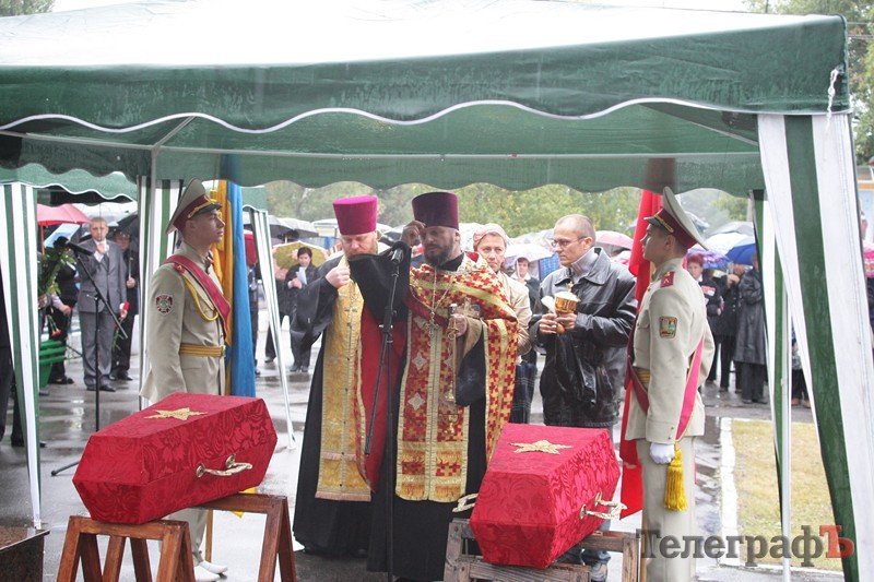 В Кременчуге перезахоронили останки Советских воинов (ФОТО) В Кременчуге перезахоронили останки Советских воинов (ФОТО)