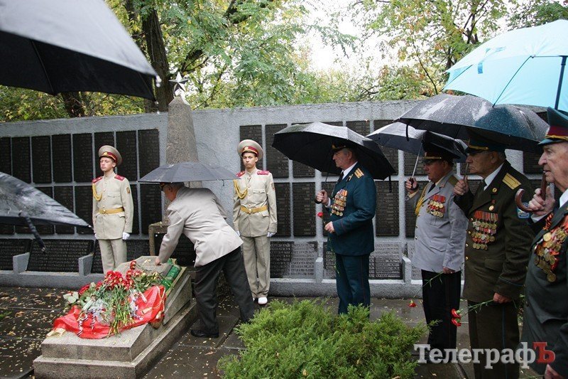 В Кременчуге перезахоронили останки Советских воинов (ФОТО) В Кременчуге перезахоронили останки Советских воинов (ФОТО)