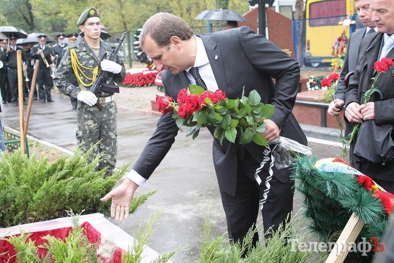В Кременчуге перезахоронили останки Советских воинов (ФОТО) В Кременчуге перезахоронили останки Советских воинов (ФОТО)