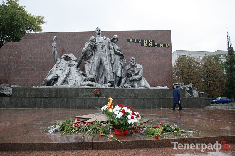 В Кременчуге перезахоронили останки Советских воинов (ФОТО) В Кременчуге перезахоронили останки Советских воинов (ФОТО)