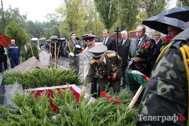 В Кременчуге перезахоронили останки Советских воинов (ФОТО) В Кременчуге перезахоронили останки Советских воинов (ФОТО)