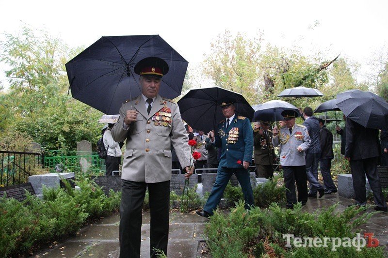В Кременчуге перезахоронили останки Советских воинов (ФОТО) В Кременчуге перезахоронили останки Советских воинов (ФОТО)