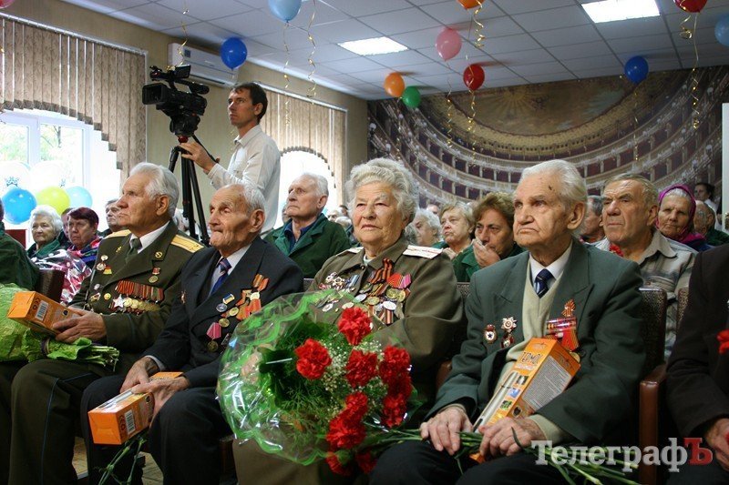 В Кременчуге поздравили ветеранов, которые проходят лечение в госпитале В Кременчуге поздравили ветеранов, которые проходят лечение в госпитале