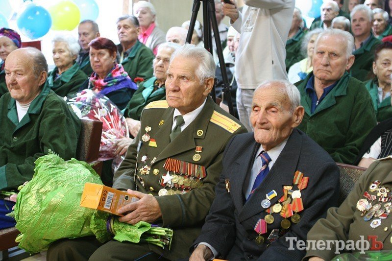 В Кременчуге поздравили ветеранов, которые проходят лечение в госпитале В Кременчуге поздравили ветеранов, которые проходят лечение в госпитале
