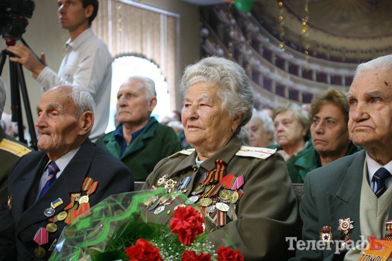 В Кременчуге поздравили ветеранов, которые проходят лечение в госпитале В Кременчуге поздравили ветеранов, которые проходят лечение в госпитале