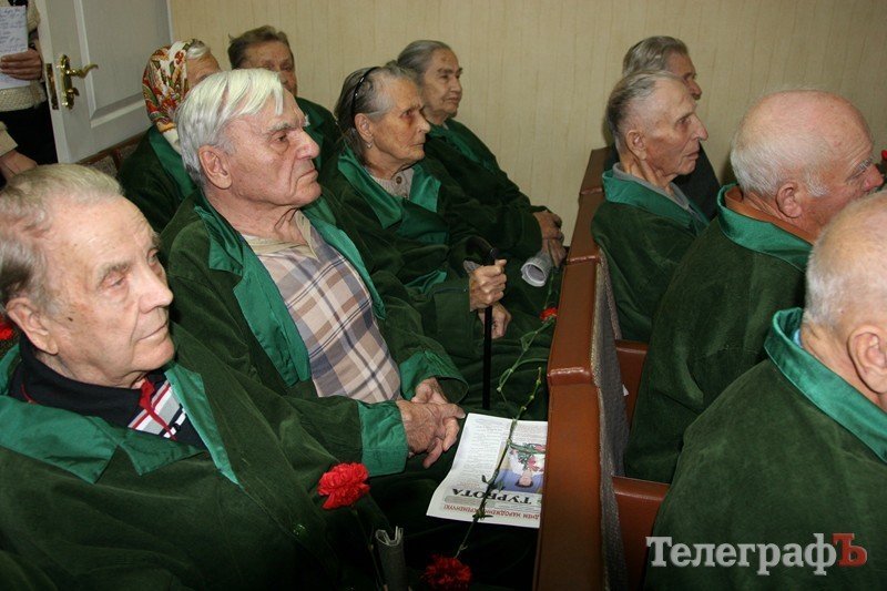 В Кременчуге поздравили ветеранов, которые проходят лечение в госпитале В Кременчуге поздравили ветеранов, которые проходят лечение в госпитале