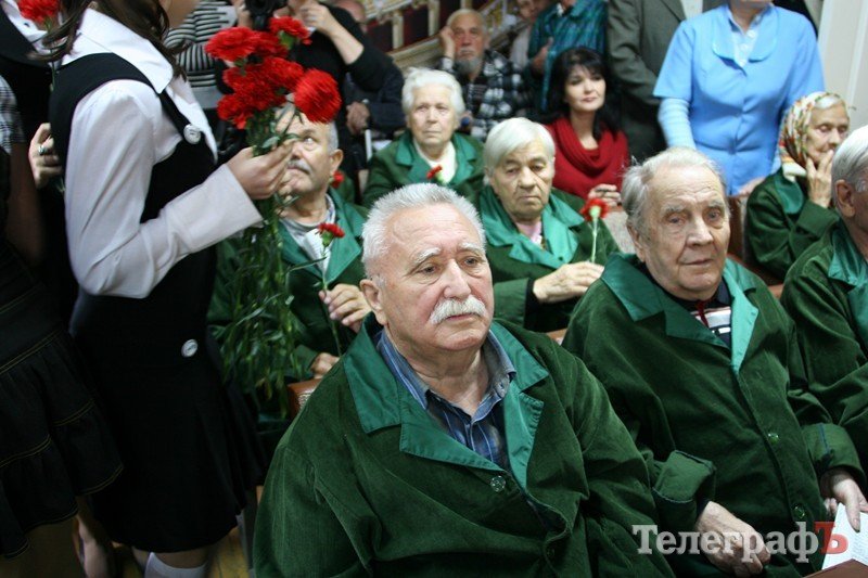В Кременчуге поздравили ветеранов, которые проходят лечение в госпитале В Кременчуге поздравили ветеранов, которые проходят лечение в госпитале