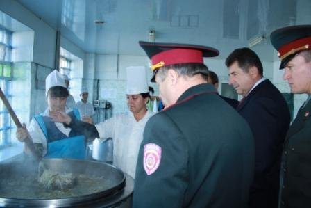 Губернатор и мэр посетили воспитательную колонию Губернатор и мэр посетили воспитательную колонию
