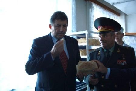 Губернатор и мэр посетили воспитательную колонию Губернатор и мэр посетили воспитательную колонию