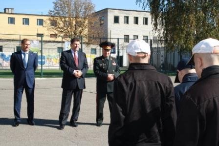 Губернатор и мэр посетили воспитательную колонию Губернатор и мэр посетили воспитательную колонию