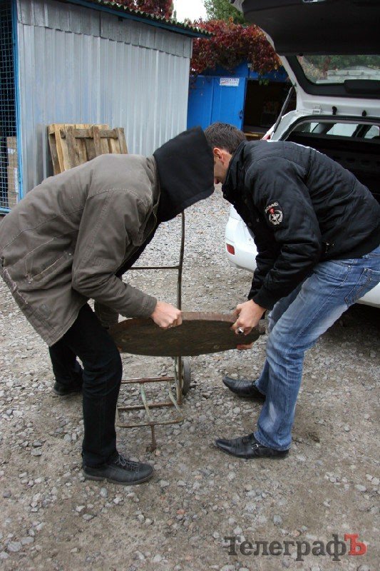 Як «Телеграф» люк на металобрухт здавав Як «Телеграф» люк на металобрухт здавав