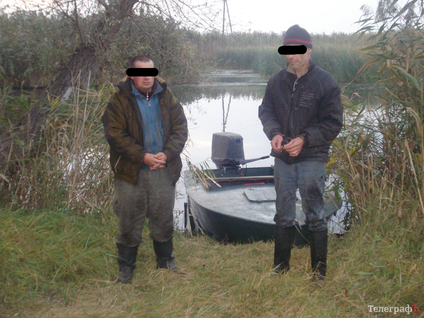 Кременчугский милиционер 5 часов просидел на кочке в костюме «кикиморы», чтобы поймать браконьеров с электроудочкой (ФОТО) Кременчугский милиционер 5 часов просидел на кочке в костюме «кикиморы», чтобы поймать браконьеров с электроудочкой (ФОТО)