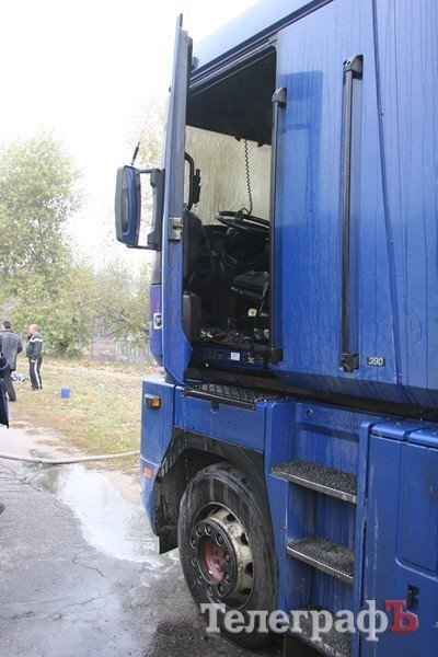 На Реевке загорелась фура (ФОТО) На Реевке загорелась фура (ФОТО)