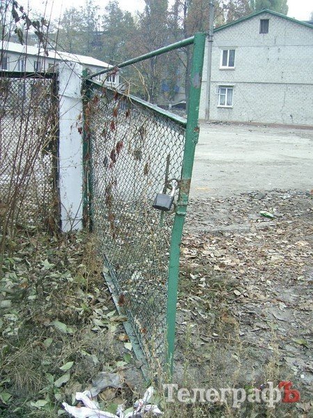 На Молодежном брошенное спасателями здание стало местом для детских игр (ФОТО) На Молодежном брошенное спасателями здание стало местом для детских игр (ФОТО)