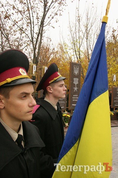 В Кременчуге торжественно открыли Аллею героев труда (ФОТО) В Кременчуге торжественно открыли Аллею героев труда (ФОТО)