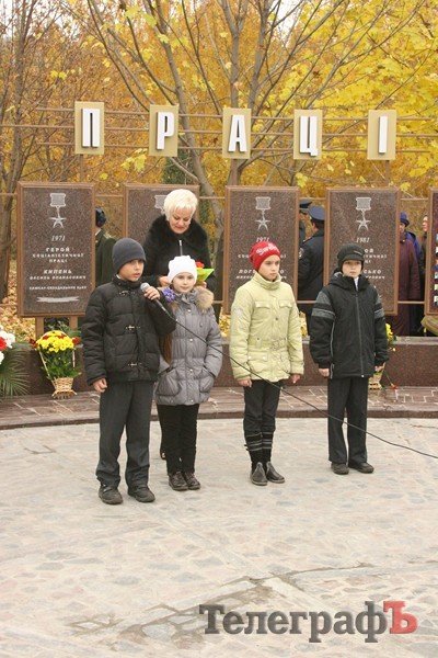 В Кременчуге торжественно открыли Аллею героев труда (ФОТО) В Кременчуге торжественно открыли Аллею героев труда (ФОТО)