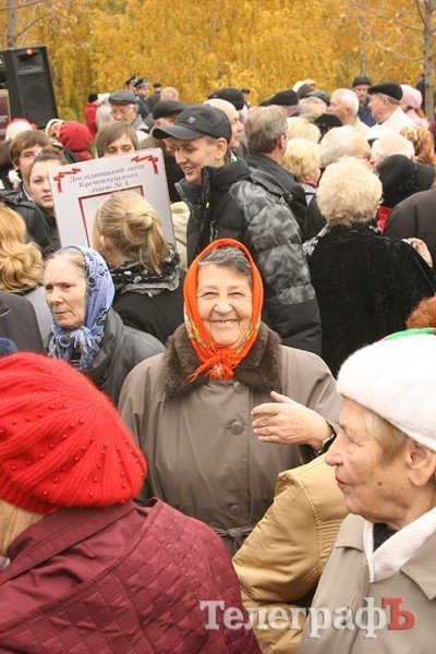 В Кременчуге торжественно открыли Аллею героев труда (ФОТО) В Кременчуге торжественно открыли Аллею героев труда (ФОТО)