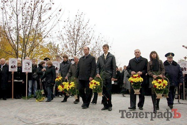 В Кременчуге торжественно открыли Аллею героев труда (ФОТО) В Кременчуге торжественно открыли Аллею героев труда (ФОТО)