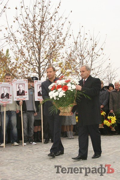 В Кременчуге торжественно открыли Аллею героев труда (ФОТО) В Кременчуге торжественно открыли Аллею героев труда (ФОТО)