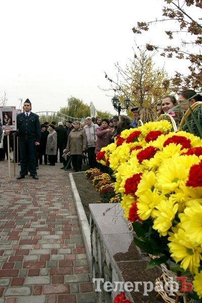 В Кременчуге торжественно открыли Аллею героев труда (ФОТО) В Кременчуге торжественно открыли Аллею героев труда (ФОТО)