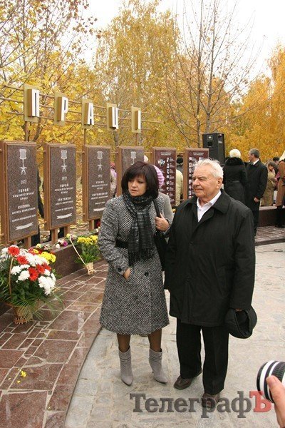 В Кременчуге торжественно открыли Аллею героев труда (ФОТО) В Кременчуге торжественно открыли Аллею героев труда (ФОТО)