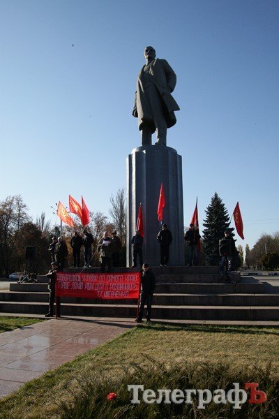 Коммунисты Кременчуга отметили 7 ноября (ФОТОРЕПОРТАЖ) Коммунисты Кременчуга отметили 7 ноября (ФОТОРЕПОРТАЖ)