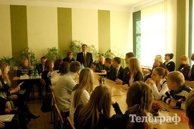 посол Индонезии в Кременчугской школе №3 посол Индонезии в Кременчугской школе №3