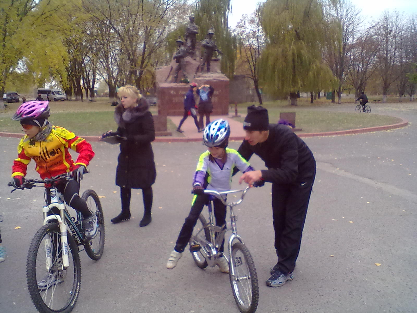 ВЕЛОСПОРТ. В парке Воинов-Интернационалистов состоялось открытое первенство КДЮСШ «Авангард» по велокроссу. ВЕЛОСПОРТ. В парке Воинов-Интернационалистов состоялось открытое первенство КДЮСШ «Авангард» по велокроссу.
