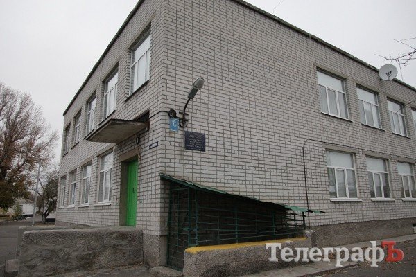 В Кременчуге подростка-инвалида доставали из вентиляционной шахты (ФОТО) В Кременчуге подростка-инвалида доставали из вентиляционной шахты (ФОТО)