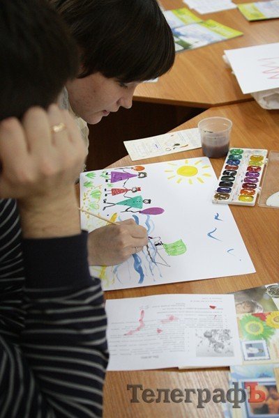 В Кременчуге будущие папы рисовали картины на животах будущих мам (ФОТО) В Кременчуге будущие папы рисовали картины на животах будущих мам (ФОТО)