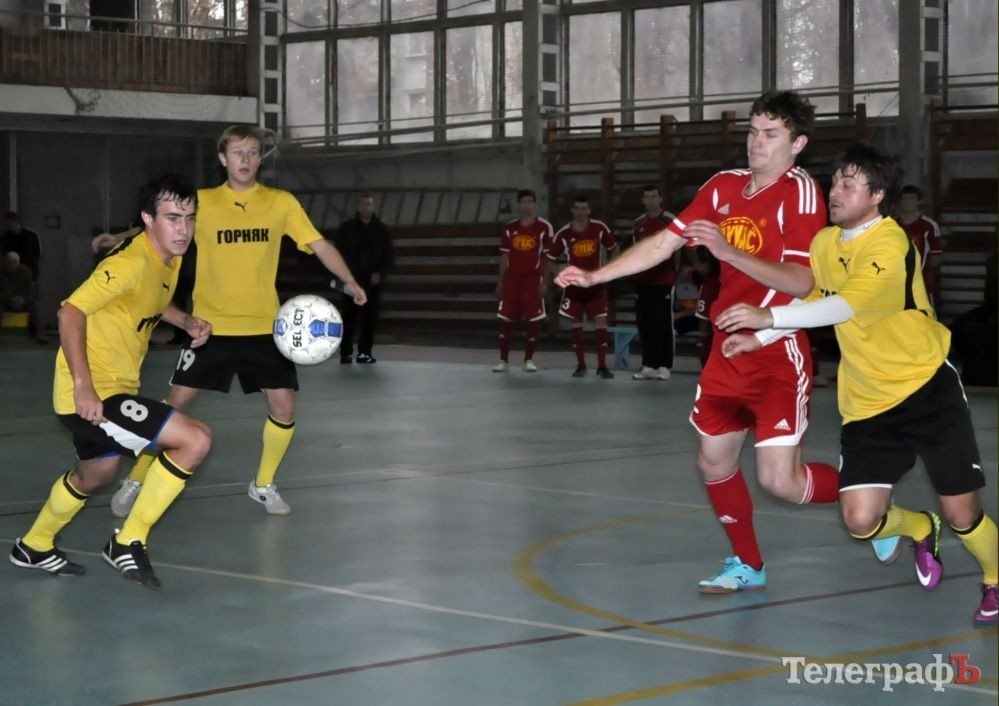 ФУТЗАЛ. Чемпионат Кременчуга. Первая разборка фаворитов. ФУТЗАЛ. Чемпионат Кременчуга. Первая разборка фаворитов.